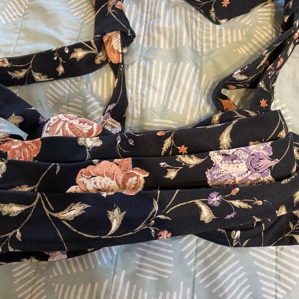 Tularosa Serena Crop Top in Sabine Floral Black Ground Size XS - Picture 3 of 7